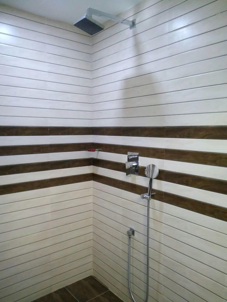 Comfort Room, 1 Double Bed, City View, Corner photo 2