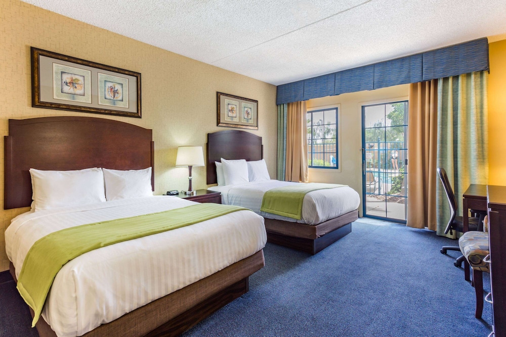 Studio Suite, 2 Queen Beds, Non Smoking, Poolside