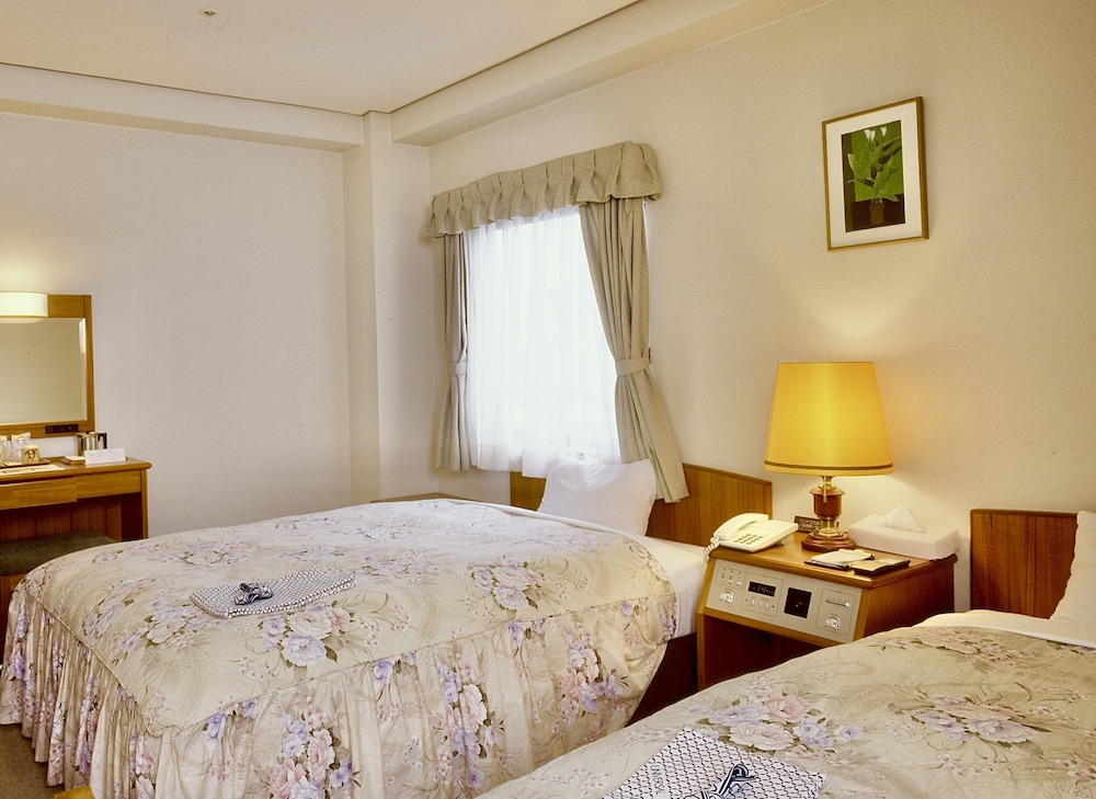 Twin Room, Smoking (1)