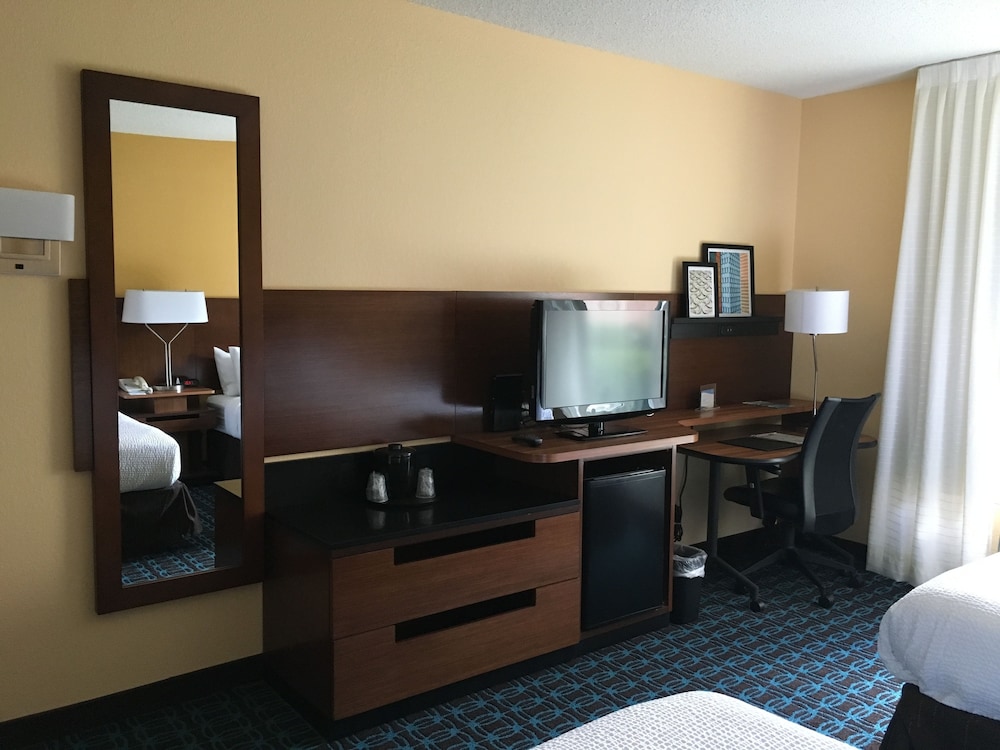 Room, 2 Queen Beds - Photo 3