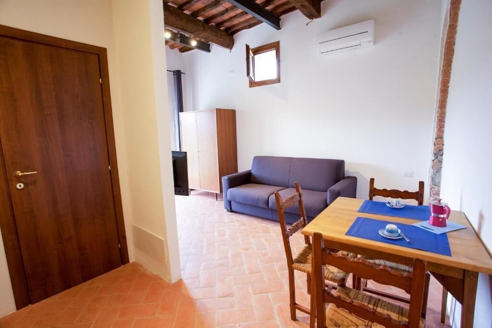 Basic Apartment, Garden View