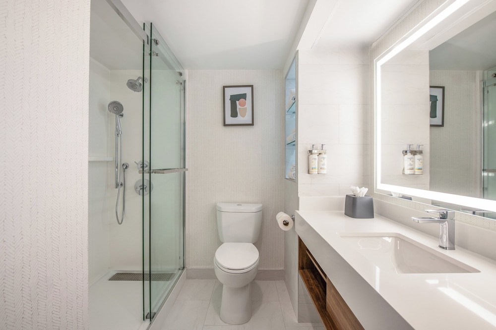 Suite, 1 King Bed (High Floor) - Photo 8