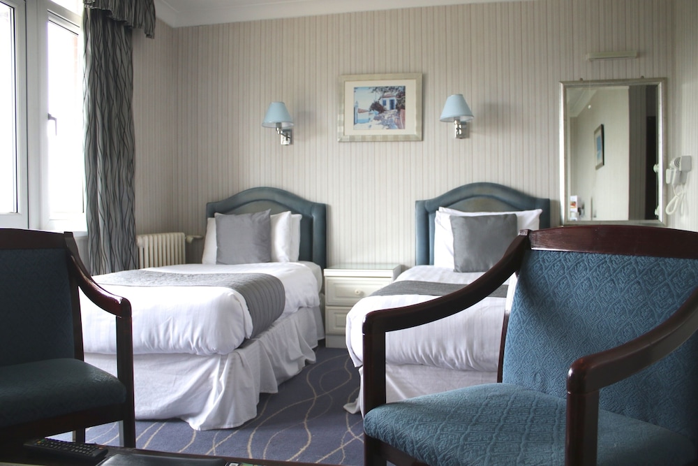 Twin Room, Ensuite photo 3