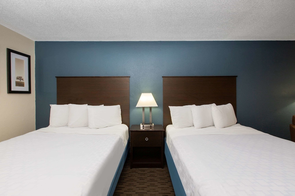 Room, 2 Double Beds, Non Smoking, Pool View (Mobility Accessible) - Photo 1
