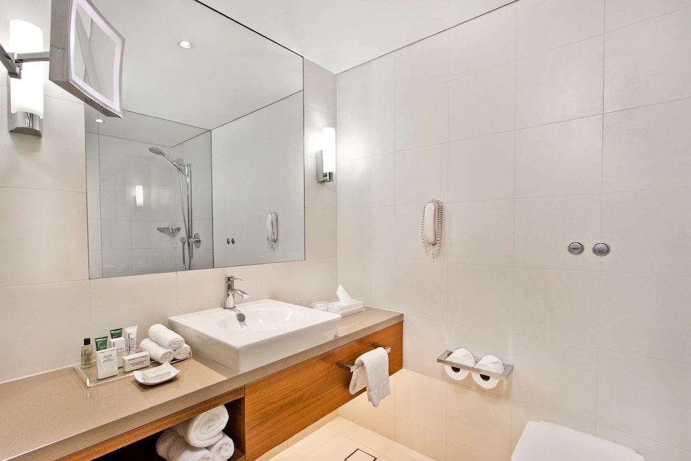 Hilton, Executive Twin Room, 2 Double Beds, Business Lounge Access