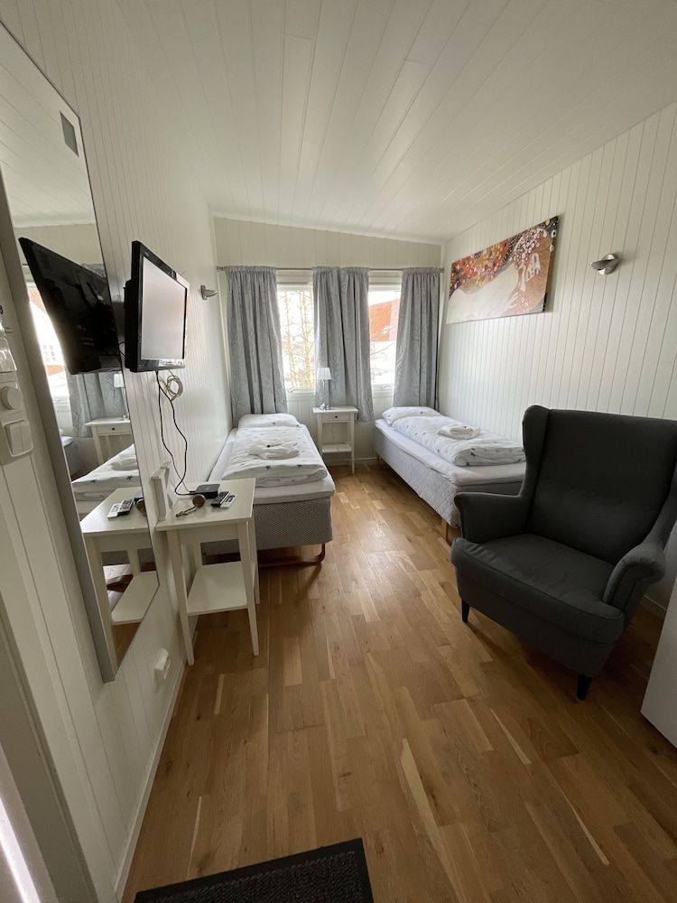 Basic Cabin, 2 Twin Beds