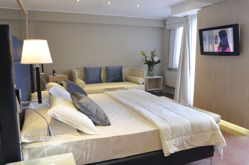 Executive Suite, 1 Bedroom, Lake View photo 2