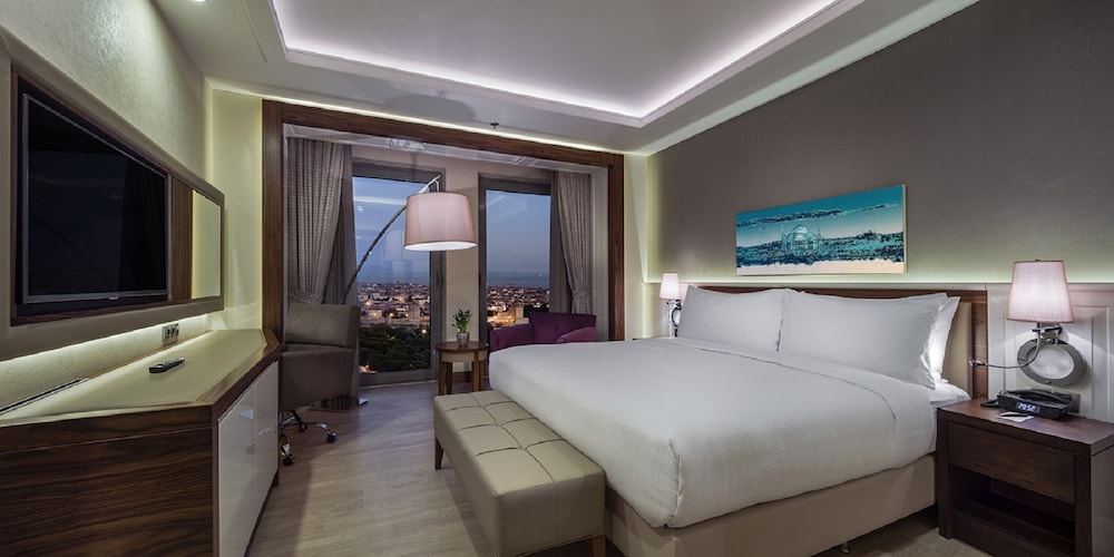 Presidential Suite, 1 King Bed, Smoking thumbnail 5