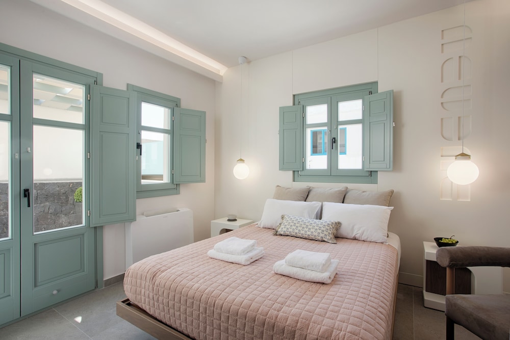 Romantic Villa, City View