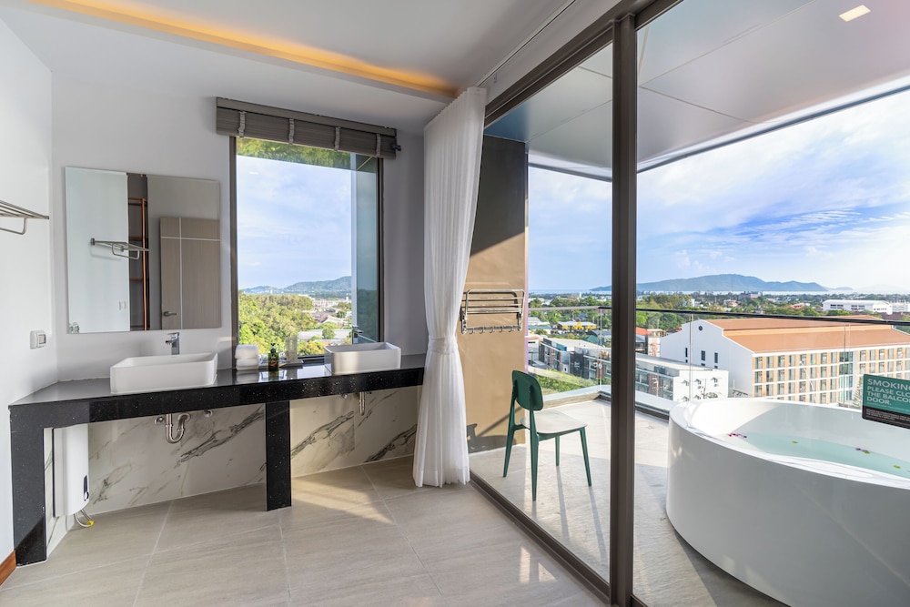 Panorama Executive Suite - Photo 19