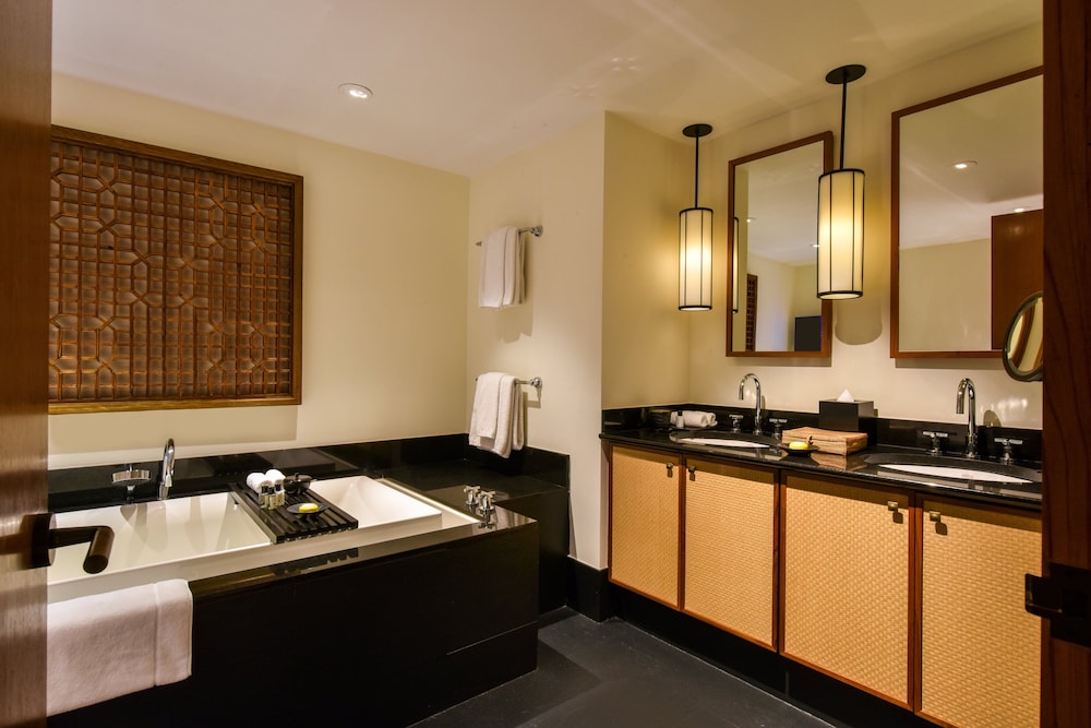 Suite, 1 Bedroom, City View (Art Deco Building) photo 1