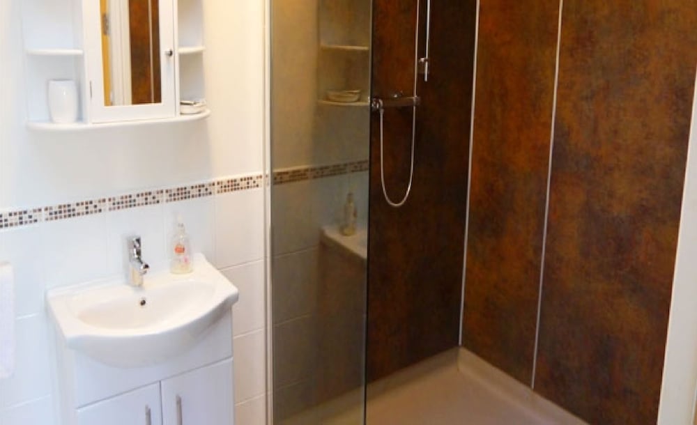 Standard Suite, Ensuite photo 2