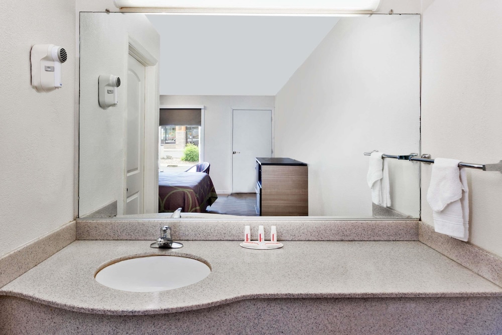 Room, 2 Double Beds - Photo 2