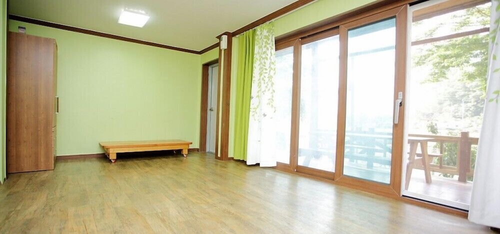Room (Saesori) - Photo 3