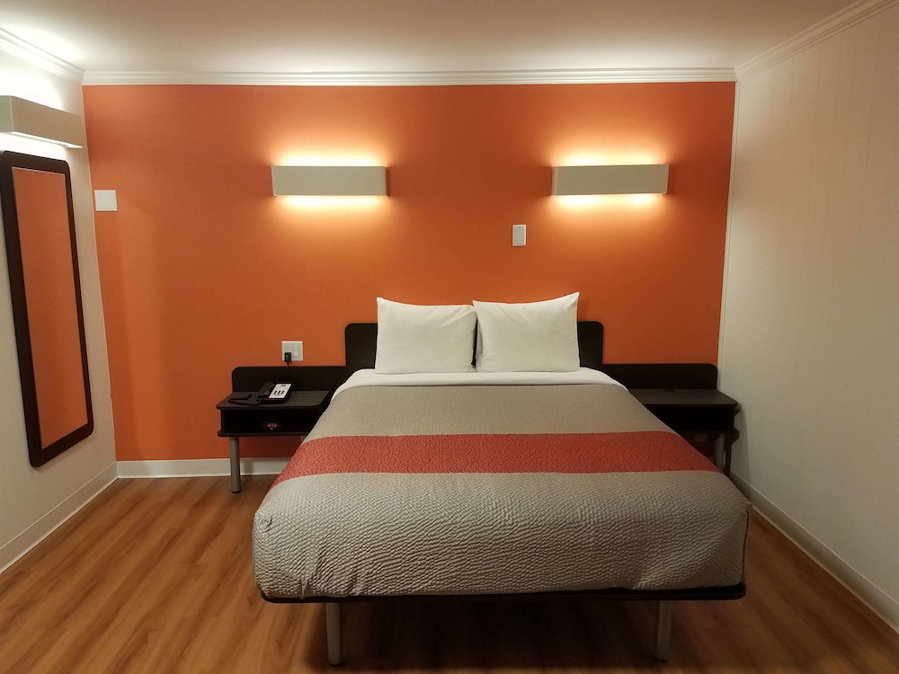 Deluxe Room, Multiple Beds, Non Smoking, Kitchenette