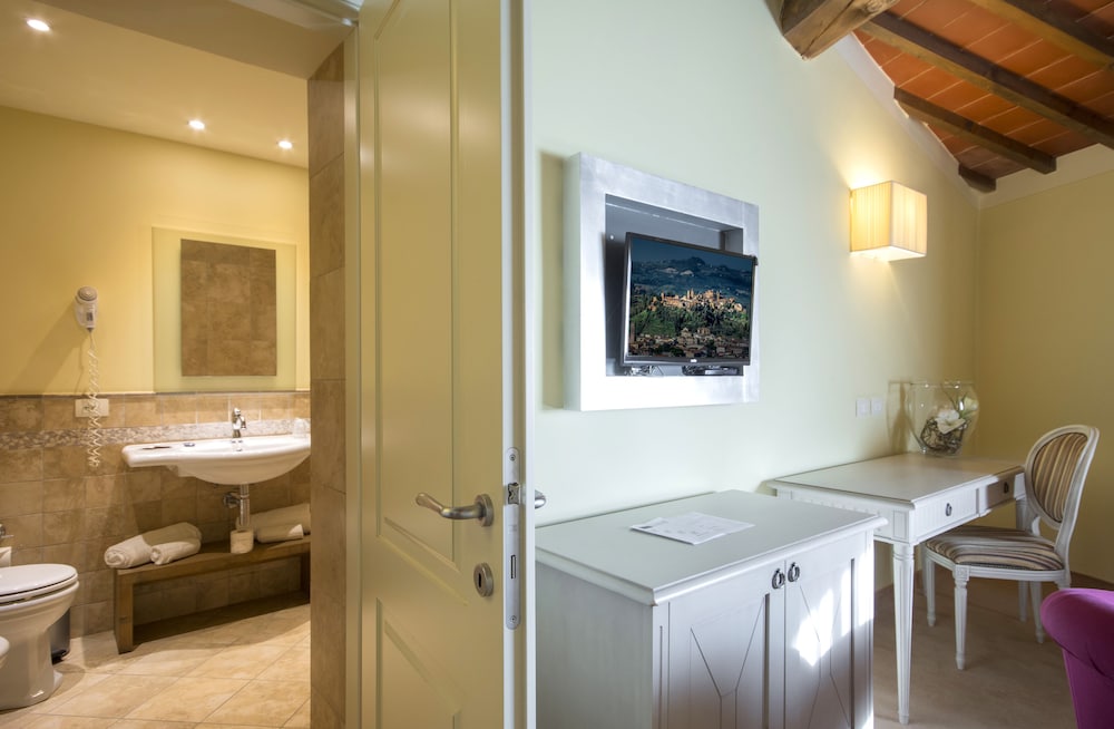 Superior Room - Photo 12