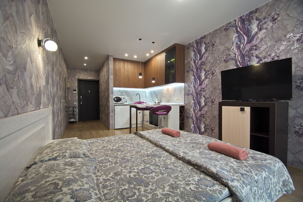 Business Studio, 1 Queen Bed (Luchenka, 13)