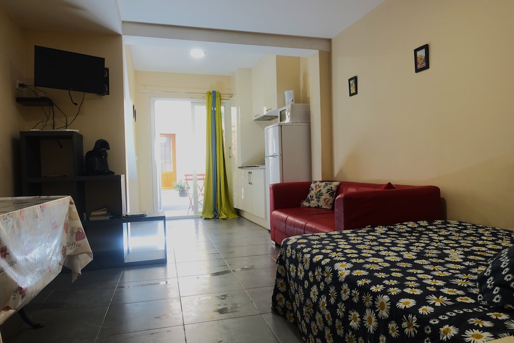 Basic Apartment, Ensuite photo 3