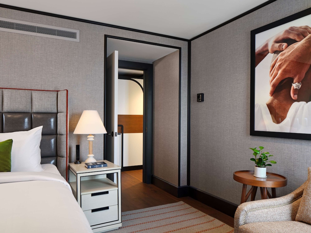 Suite, 1 King Bed photo 1