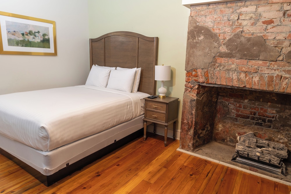 Room, 1 Queen Bed (Interior Queen) - Photo 3