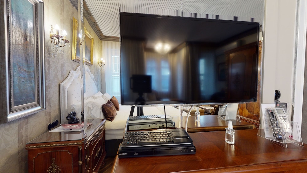 Executive Suite, 2 Bedrooms, Balcony photo 2