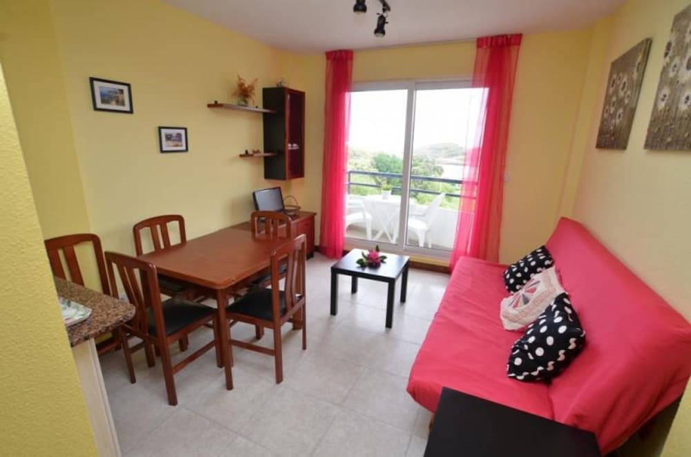 Family Apartment, 2 Bedrooms, Sea View photo 2