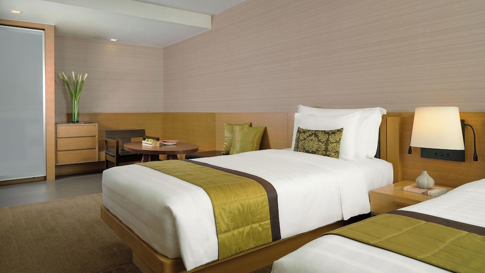 Skyline Premier Suite with Twin Bed photo 2