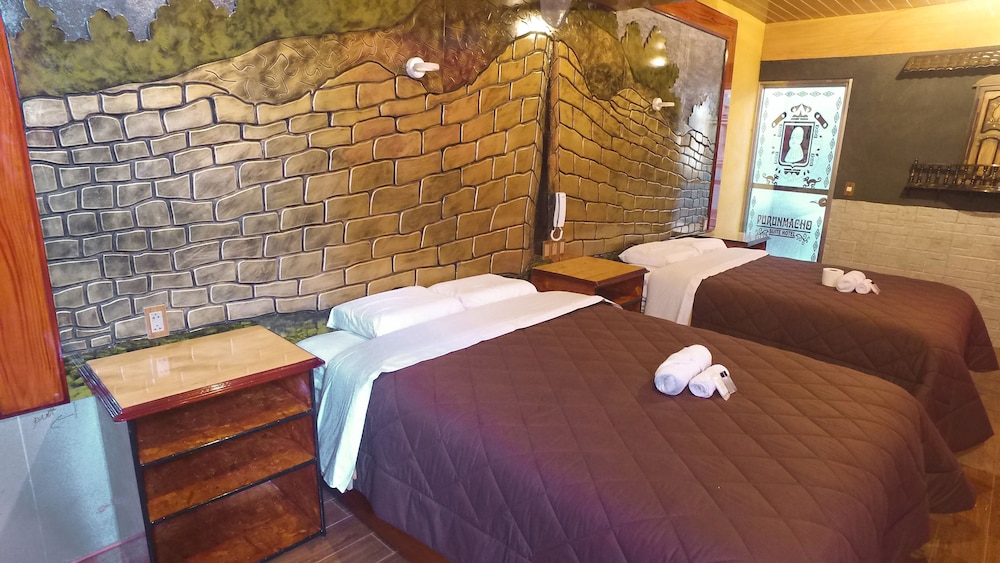 Twin Room, 2 Queen Beds photo 1