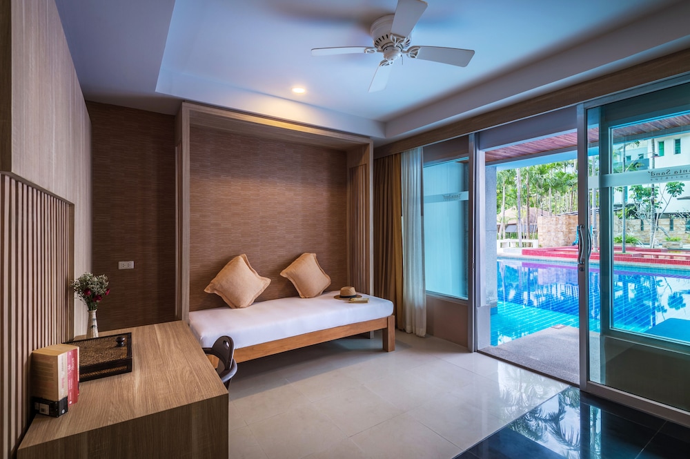Deluxe Room, Pool Access - Photo 8