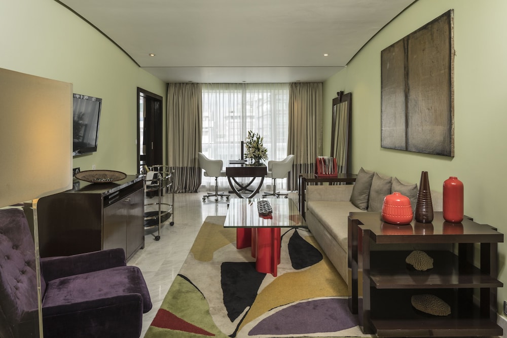 Premium Suite - Photo 2