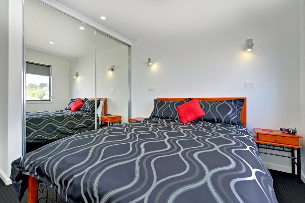 Ocean Deluxe Apartment (Upstairs with Balcony) photo 2