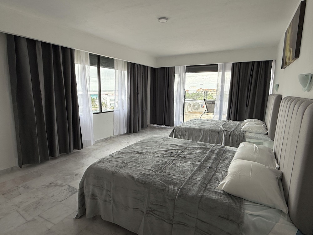 Deluxe Apartment, 2 Double Beds, Kitchenette, Beachfront