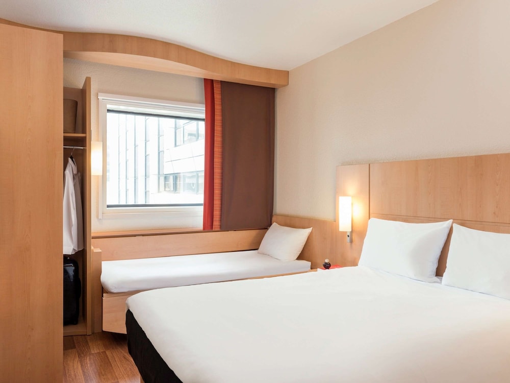 Standard Room, Multiple Beds - Photo 3