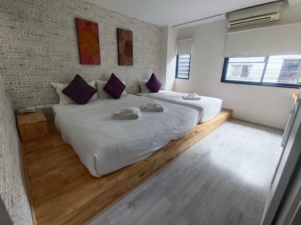 Family Room - Photo 3