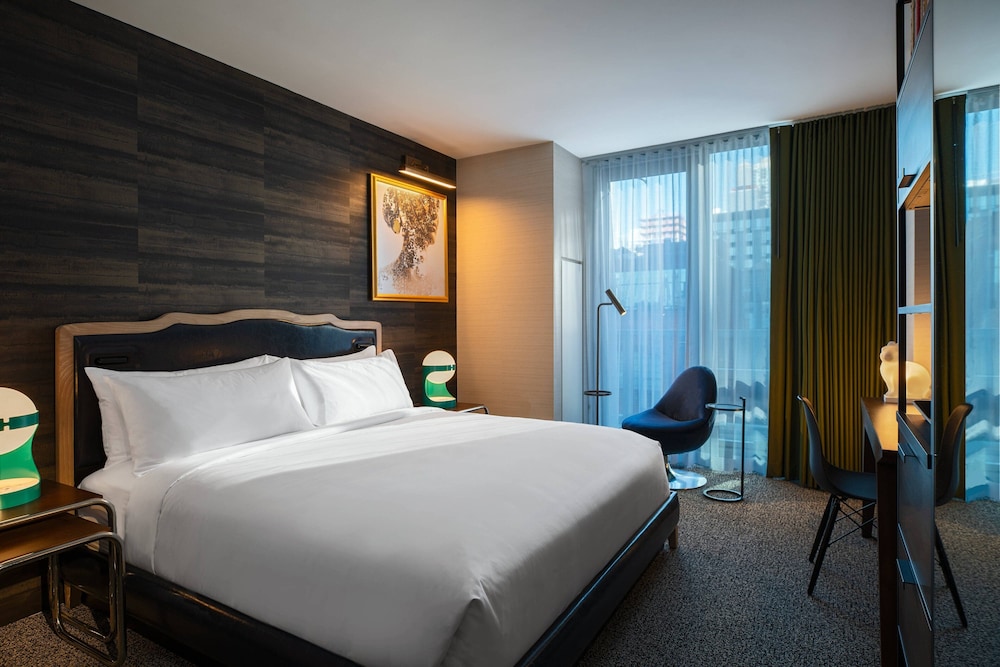 Room, 1 King Bed, City View (Hearing Accessible)