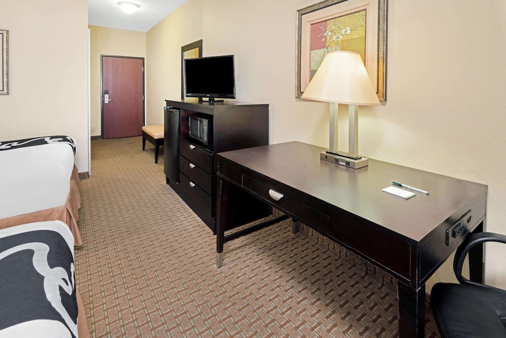 Room, 2 Queen Beds, Accessible (Mobility/Hearing Impaired Accessible) - Photo 1