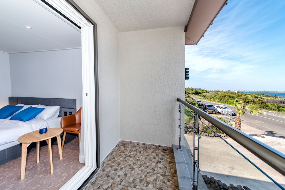 Deluxe Double Room, Ocean View - Photo 2