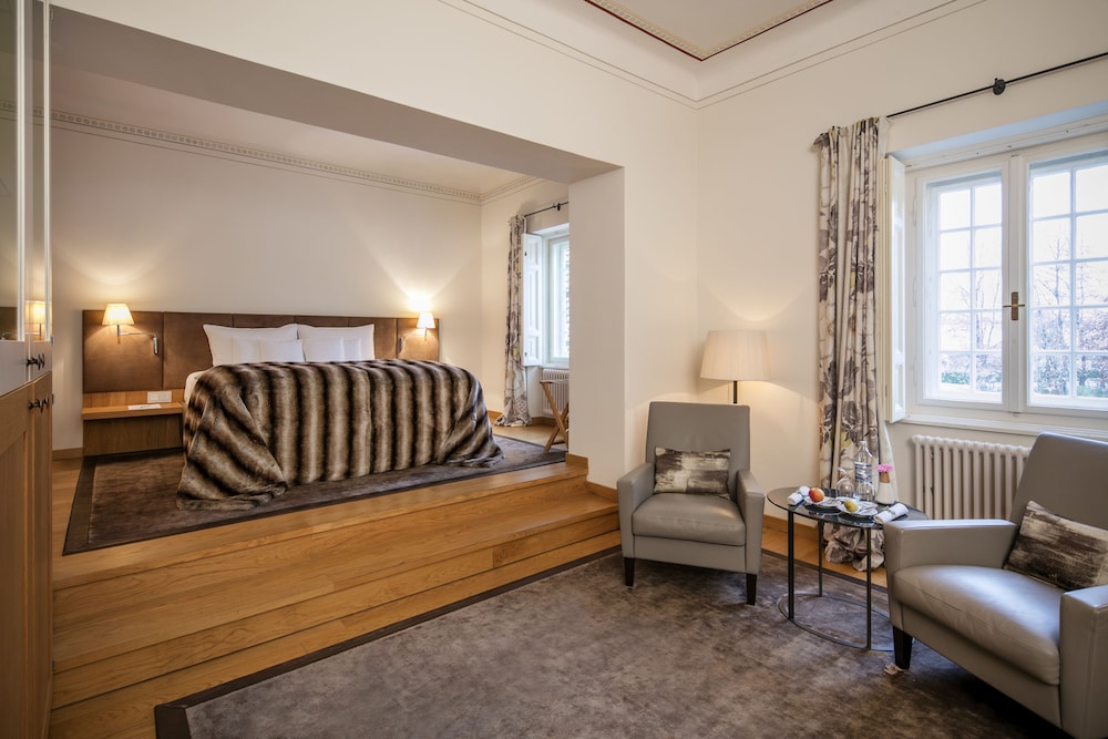 Suite, 1 King Bed photo 3
