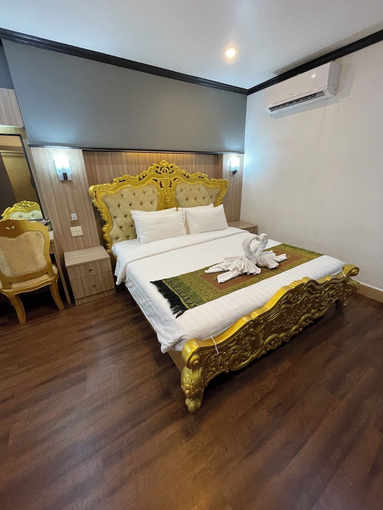 Basic Studio Suite, 1 King Bed, Private Bathroom, City View