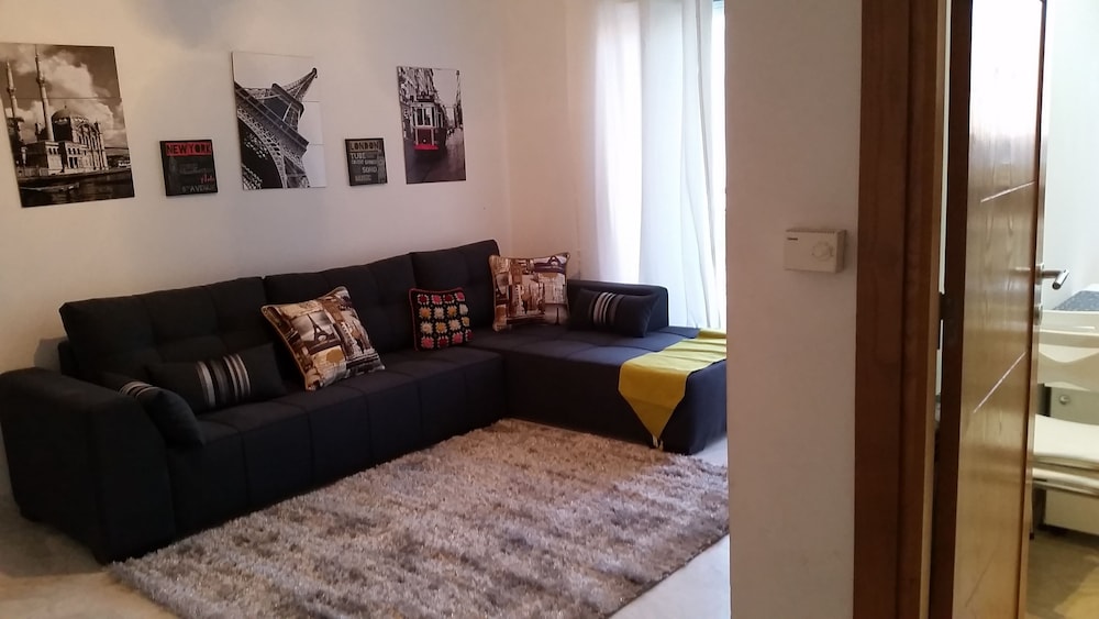 Apartment photo 2