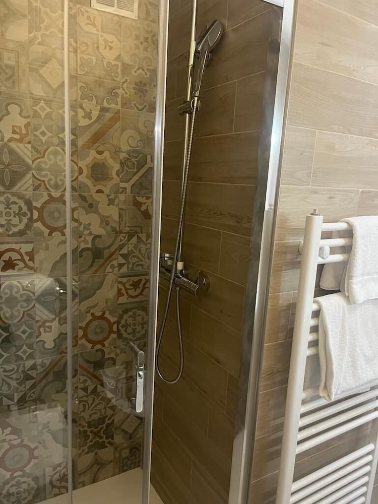 Classic Double or Twin Room - Photo 4