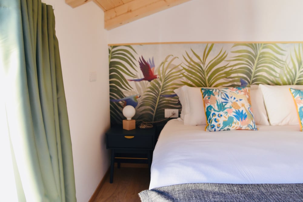 Economy Triple Room photo 2