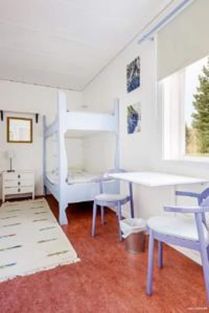 Twin Room, Shared Bathroom photo 1