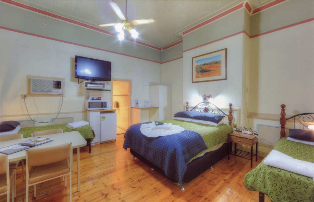 Heritage Family Room photo 1
