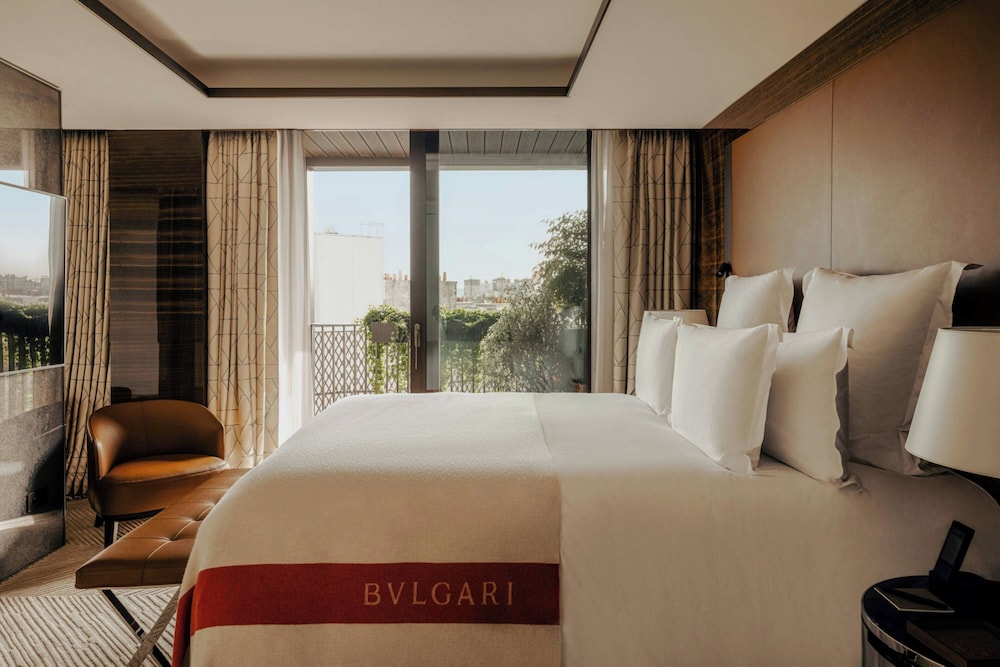 Deluxe Suite, Terrace thumbnail 6