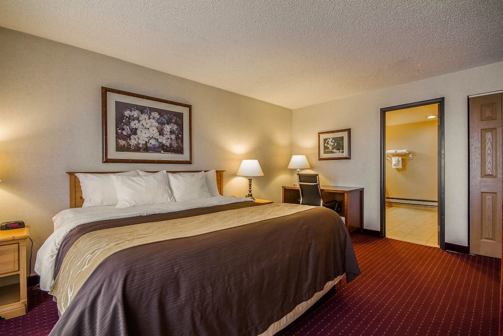 Suite, 1 King Bed, Non Smoking, Kitchen - Photo 1