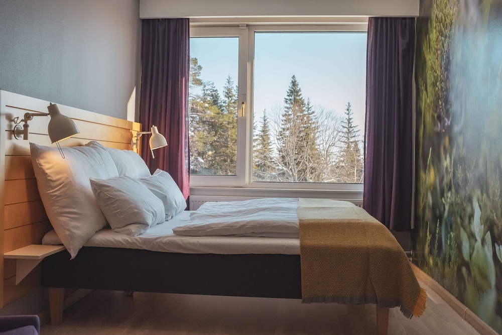 Standard Room, 1 Queen Bed, Non Smoking - Photo 3