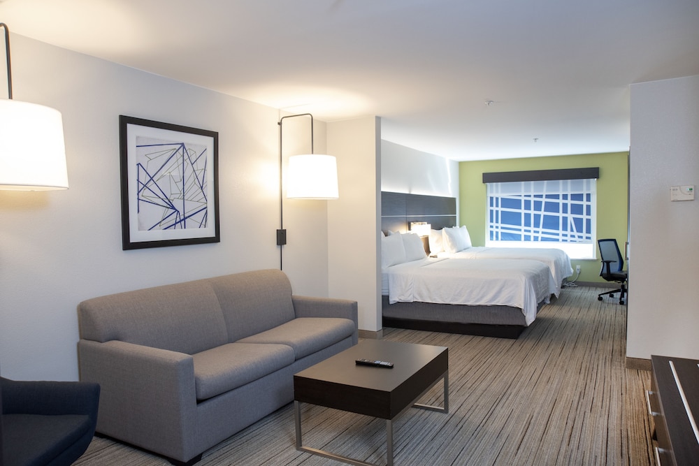 Suite, Multiple Beds - Photo 3