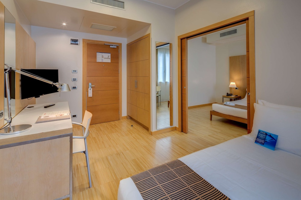 Classic Room, Multiple Beds - Photo 10