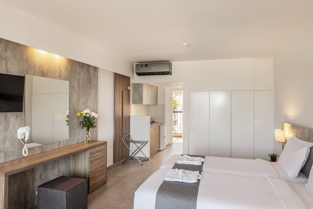Superior Room Inland View - Photo 2